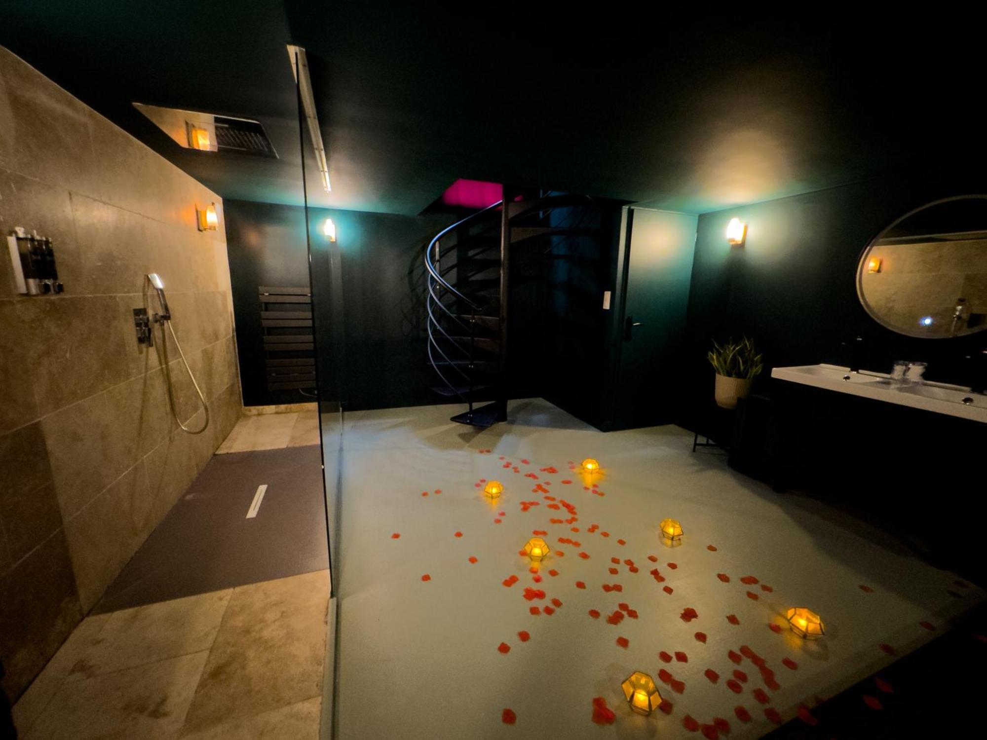Mieuxqualhotel Jacuzzi Privatif Velvet Desire Bordéus Exterior foto
