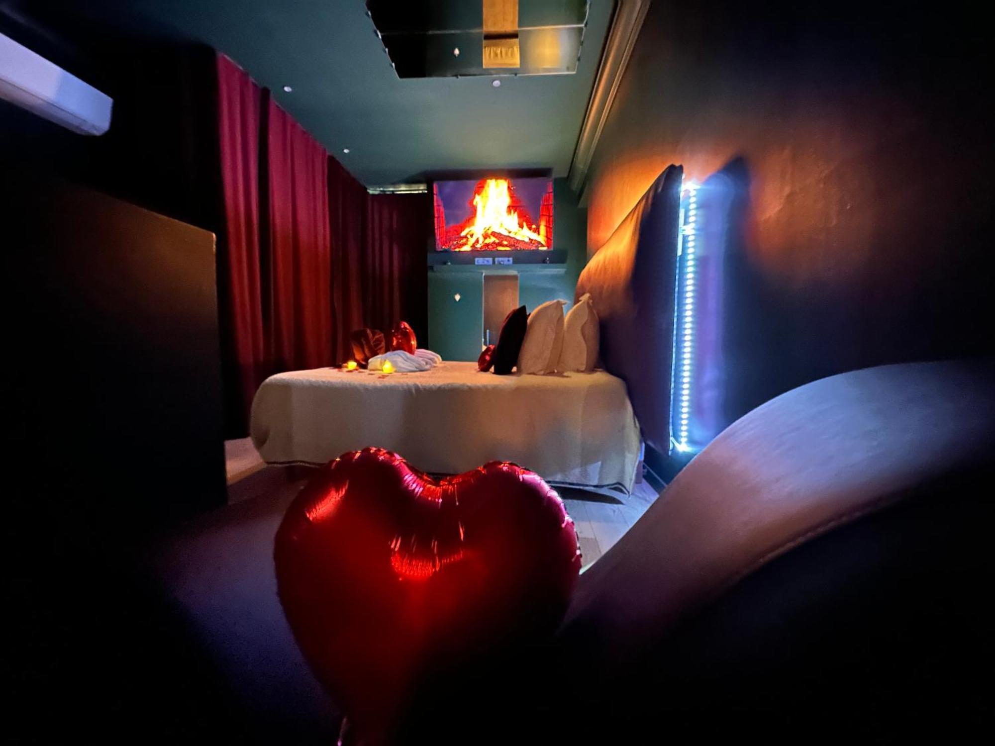 Mieuxqualhotel Jacuzzi Privatif Velvet Desire Bordéus Exterior foto