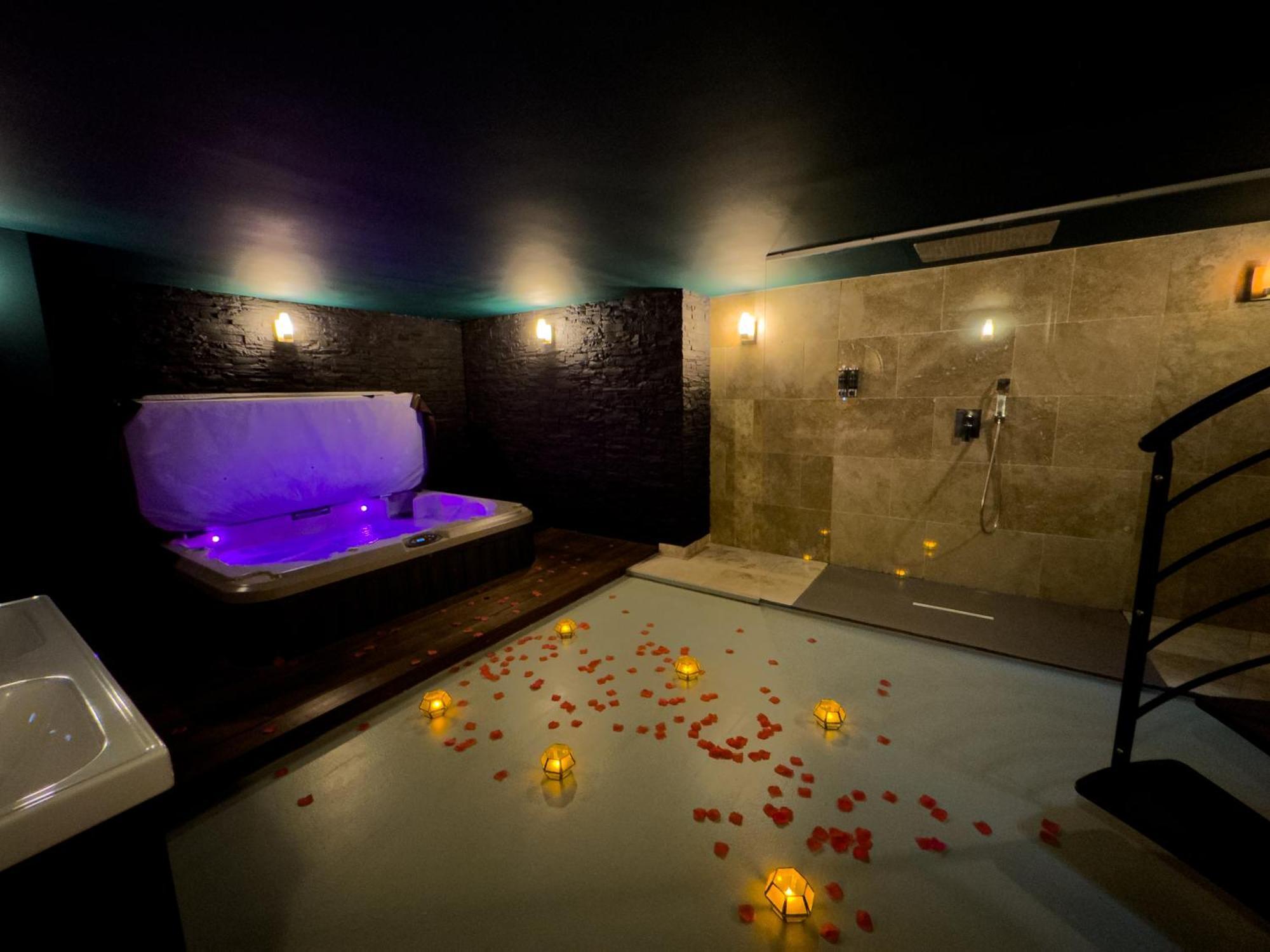 Mieuxqualhotel Jacuzzi Privatif Velvet Desire Bordéus Exterior foto