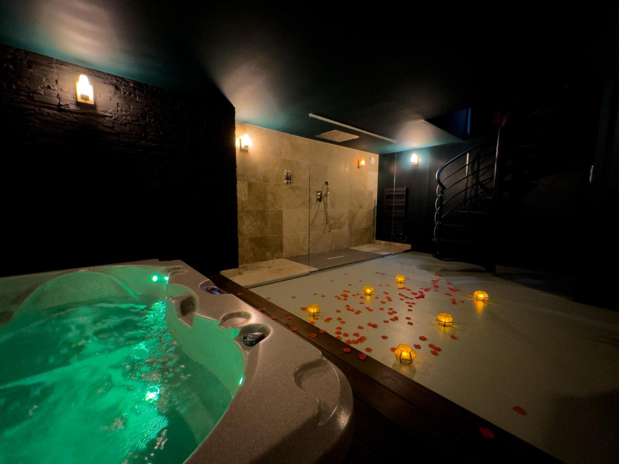 Mieuxqualhotel Jacuzzi Privatif Velvet Desire Bordéus Exterior foto